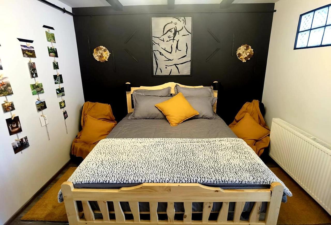 Apartmán Night Lotus Hunedoara Exteriér fotografie