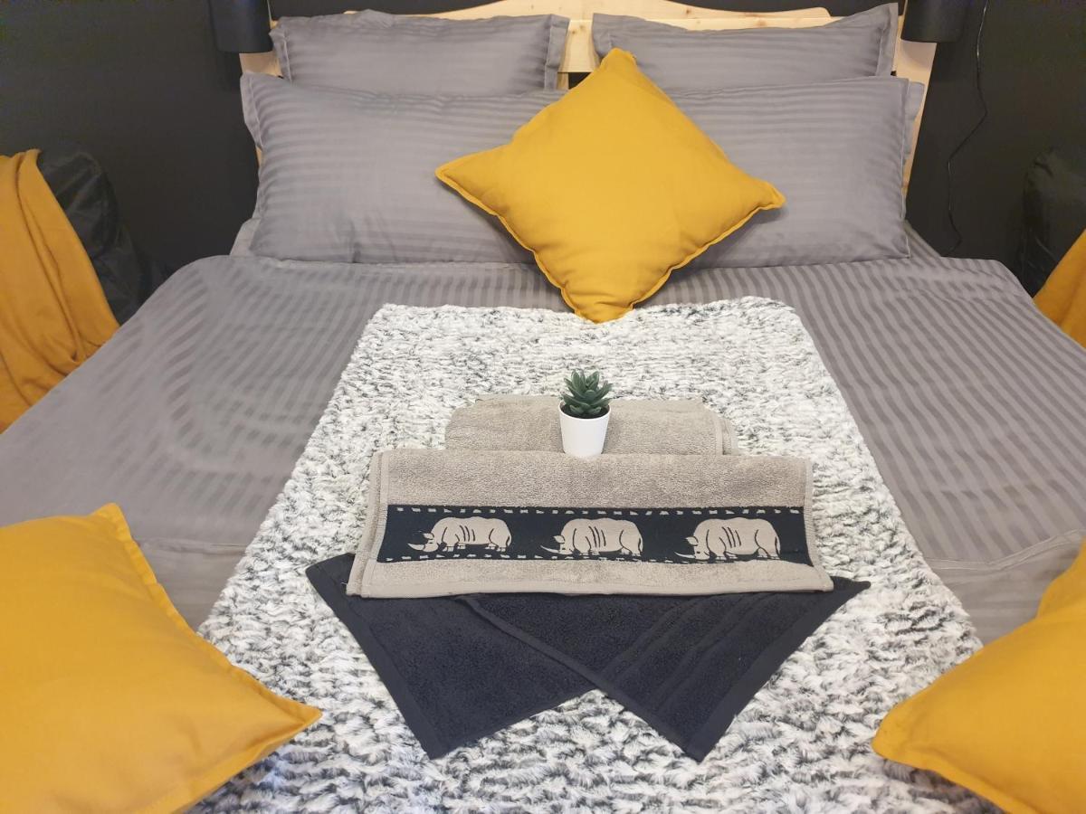 Apartmán Night Lotus Hunedoara Exteriér fotografie