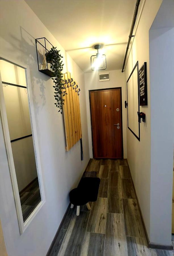 Apartmán Night Lotus Hunedoara Exteriér fotografie