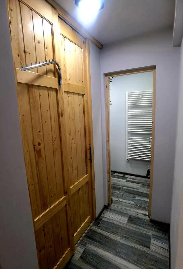 Apartmán Night Lotus Hunedoara Exteriér fotografie