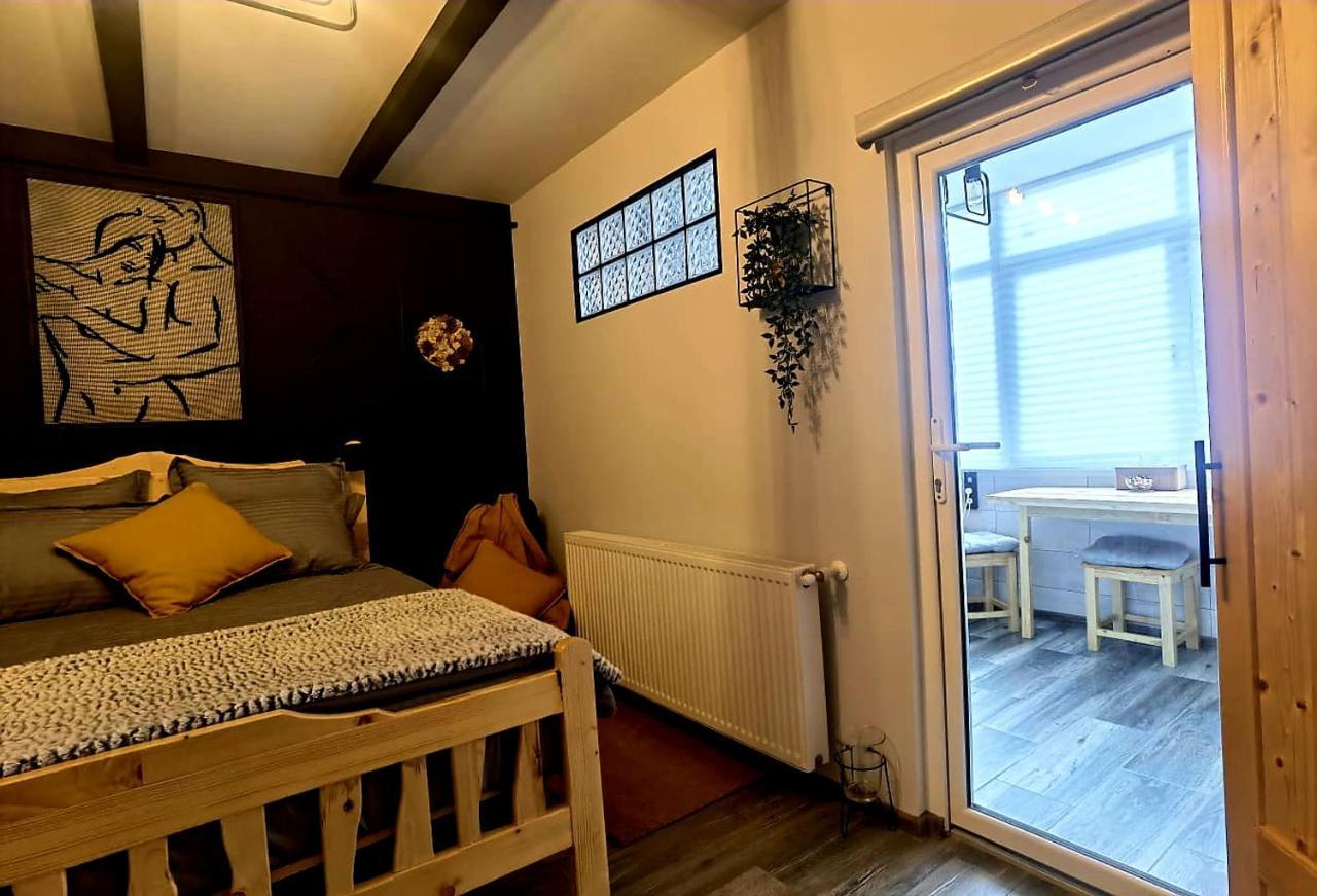 Apartmán Night Lotus Hunedoara Exteriér fotografie