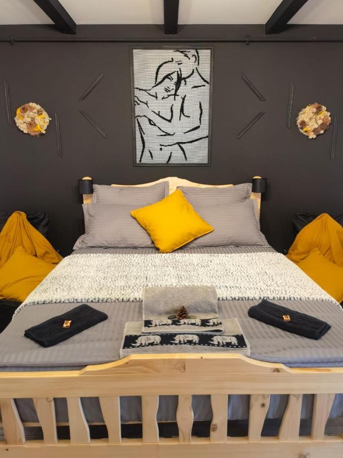 Apartmán Night Lotus Hunedoara Exteriér fotografie